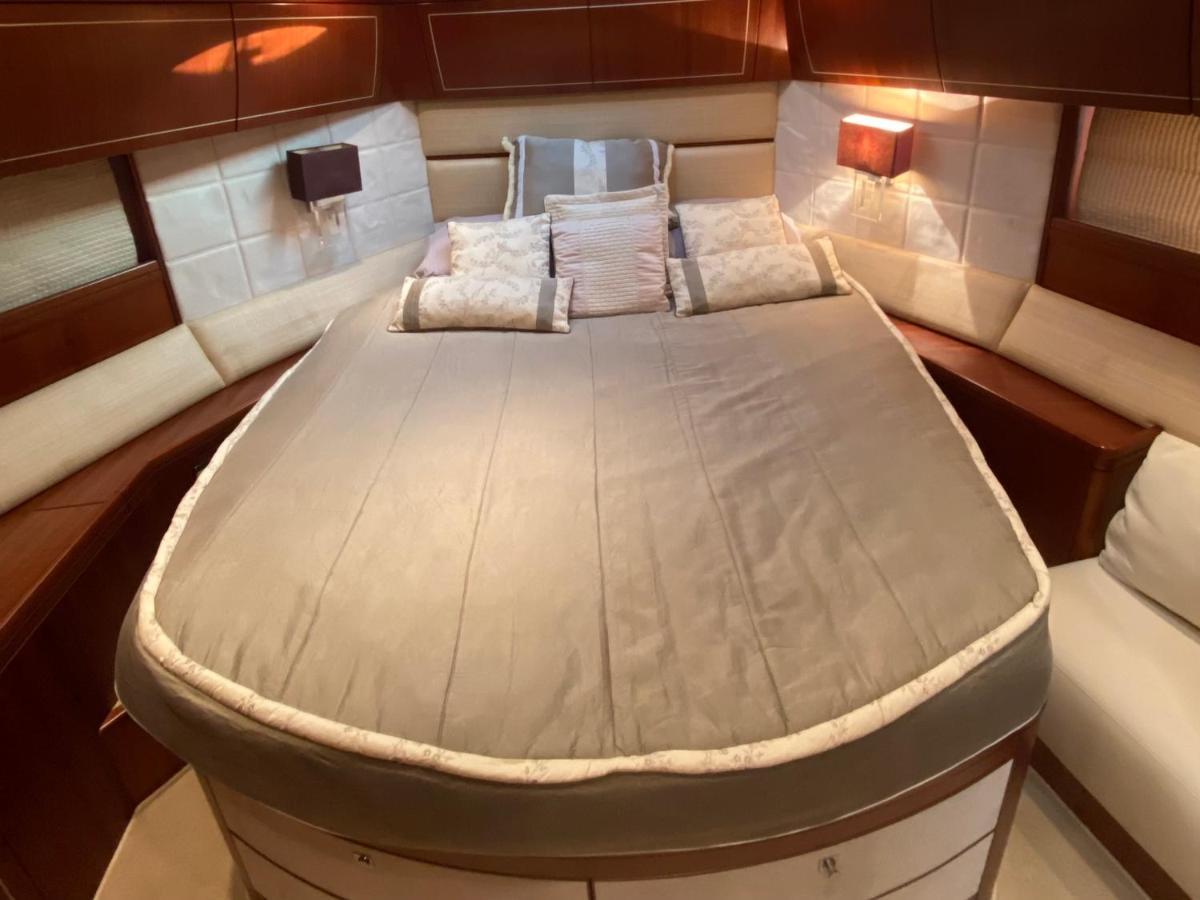 Yacht In Barcelona Hotel Sant Adria de Besos Luaran gambar