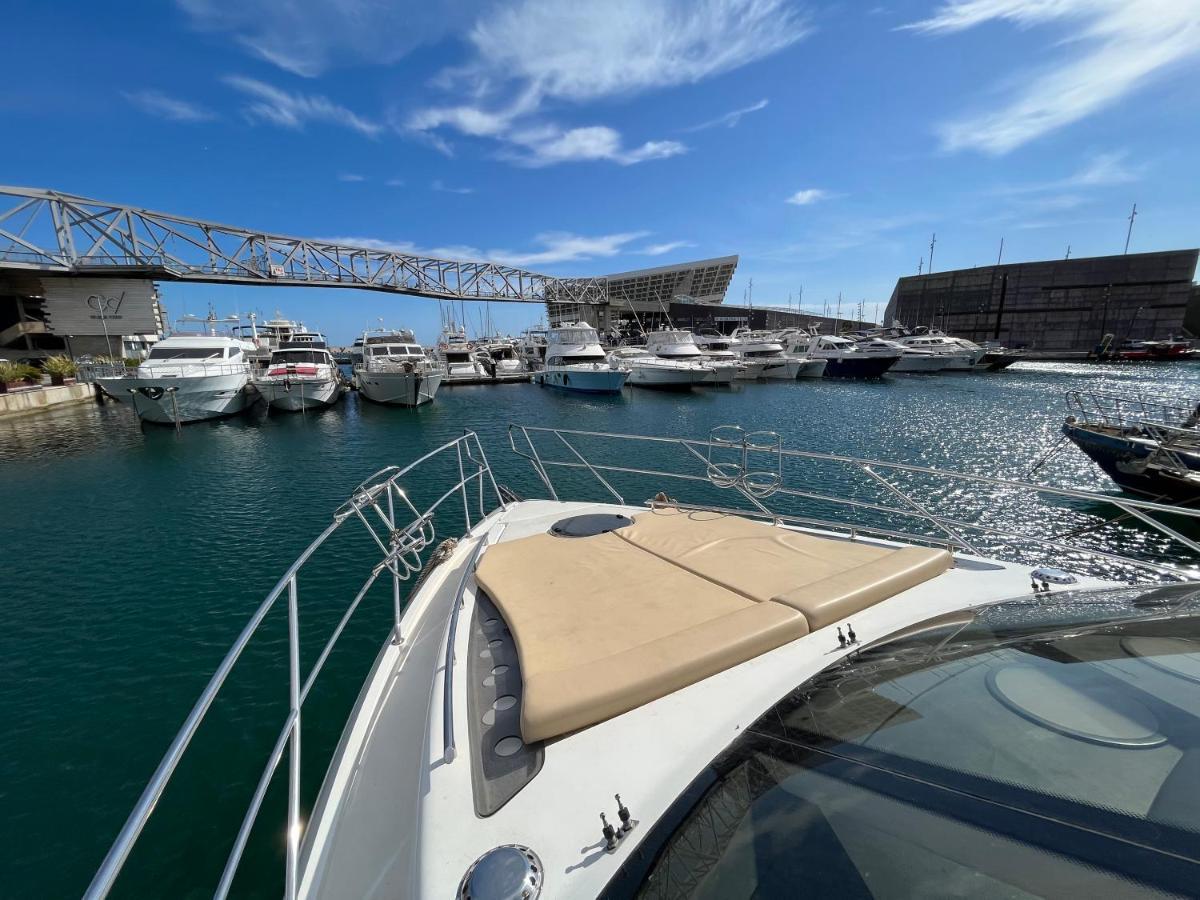 Yacht In Barcelona Hotel Sant Adria de Besos Luaran gambar